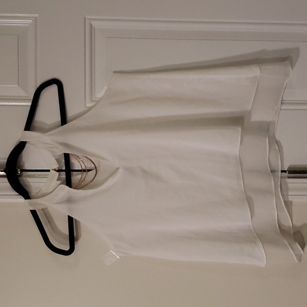 Blusa blanca fina de mujer